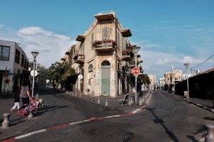 האם להישאר בירושלים או בתל אביב